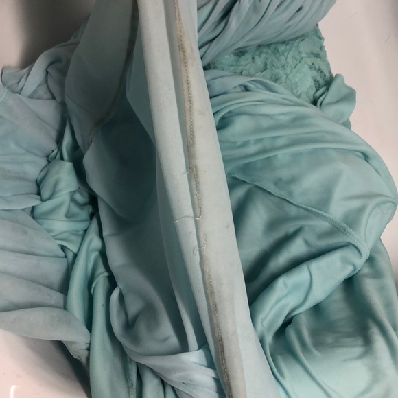 Open-Back Lace and Mesh Dress - Picture 7 of 8